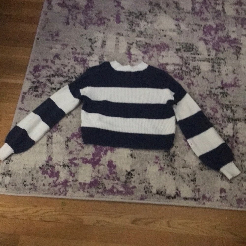 It is a navy blue and white sweater from wonder nation that’s a 10-12 and girls